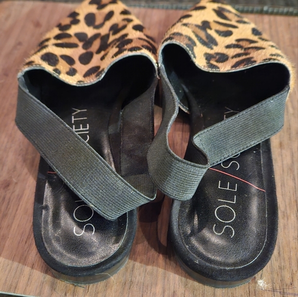 SOLE SOCIETY Kaniesa Leopard Cow Hair Pointed Toe Flats. Black/Tan Size 7.5 - Picture 2 of 9
